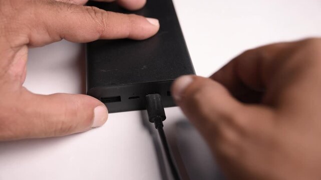 Disconnecting USB Type C Cable from Power Bank