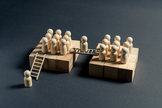 Knowledge transfer between business teams through cross-functional collaboration