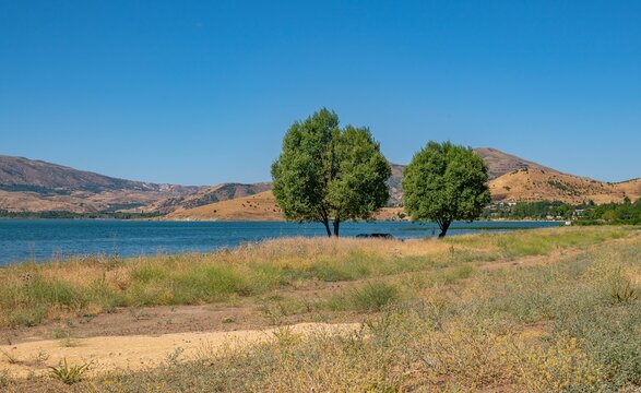 
Lake Hazar, situated within the boundaries of the Sivrice district and the Gezin town of Elazığ, draws attention with its beautiful scenery.