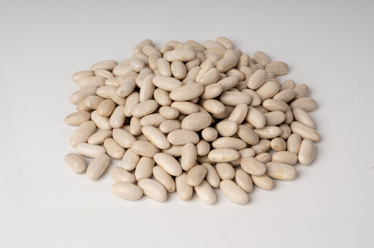 White kidney bean, dry cannellini beans pile