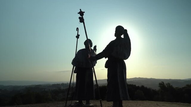 Vista del Monumento al Peregrino en Monte do Gozo, en Santiago de Compostela, una emblem&aacute;tica escultura vinculada a la llegada de los caminantes del Camino de Santiago.