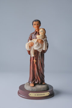 Saint Benedict the Moor of Palermo Franciscan Friar holding Child Jesus Catholic Religious statue