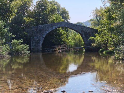 Ancien pont en Corse sur le Rizzanese