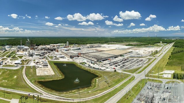 Aerial view of the Georgia-Pacific Palatka Operations industrial facility featuring large manufacturing buildings, a parking lot, and a pond with fountains in Palatka, Florida, United States.