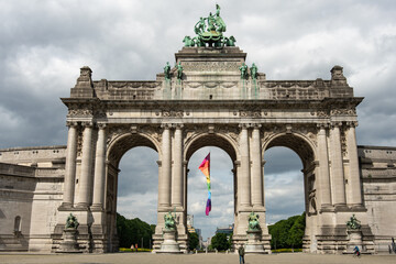 Fototapeta premium Brussels, Belgium: triumphal arch at Cinquantenaire Park with three arches and a bronze quadriga at its summit