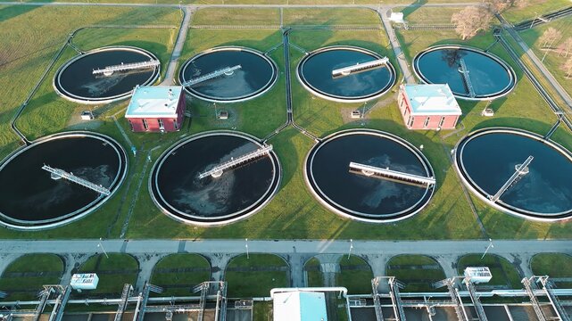 Water treatment plant with sedimentation tanks