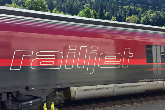 &Ouml;BB Railjet