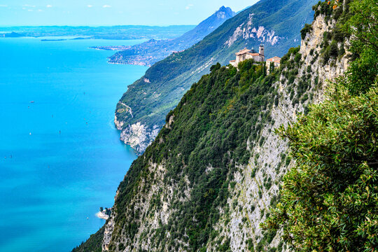 Lago di Garda, vista dall'alto del santuario  di Montecastello, Tignale