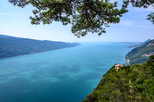 Lago di Garda, vista dall'alto del santuario  di Montecastello, Tignale