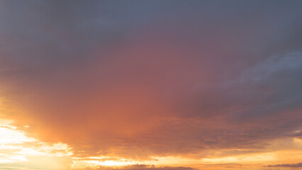 Fototapeta premium Vibrant Sunset Sky With Golden Clouds