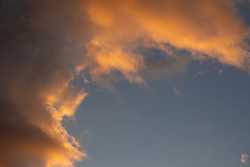 Fototapeta premium Golden Sunset Clouds in Blue Sky