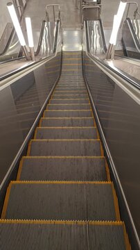 escalator going up