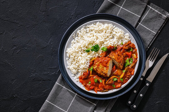 American Ground Meat Patty In Pepper Tomato Sauce