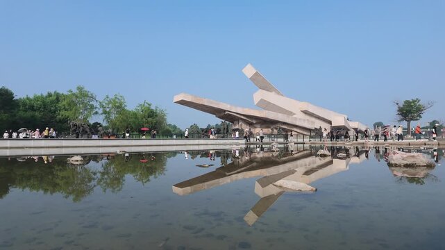 People flock to the Tangshan Earthquake Memorial Park in Hebei Province to pay tribute to the loved ones who died in the Tangshan earthquake 50 years ago.
