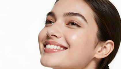 Obraz premium Smiling Young Beauty Woman with Glowing Healthy Skin, Natural Makeup and Radiant Face Portrait on White Studio Background