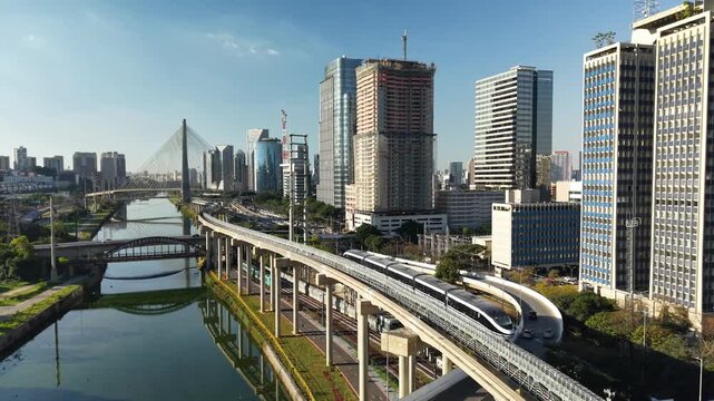 Monorail along Marginal Pinheiros highlights the modern side of S&atilde;o Paulo, connecting urban mobility, transport infrastructure and the dynamic landscape of Brazil&rsquo;s largest metropolis