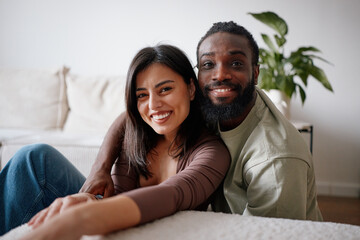 Obraz premium Portrait of a mixed race couple