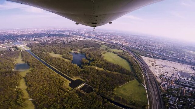 Zeppelinflug &uuml;ber Schloss Nymphenburg und den Schlosspark in M&uuml;nchen