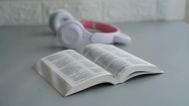 Learning with a Bible and headphones in online study space