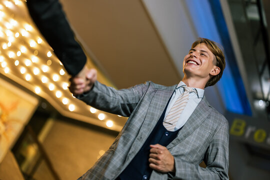 Businessman shaking hands in luxury hotel lobby