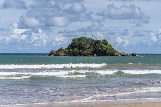 View of Taprobane Island surrounded by turquoise ocean waters and gentle waves off the coast of Weligama Beach in Weligama, Southern Province, Sri Lanka.