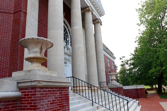 Classical architecture with columns and giant urns