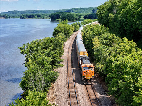 Savanna, Illinois June 22, 2026 BNSF 7917 GE locomotive hauling auto‑rack freight cars rounding a curve along the Mississippi river heading into Savanna, Illinois