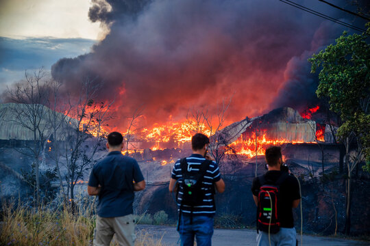 Journalists and Operators Witness Massive Structure Burning After Oraiokastro Wildfire