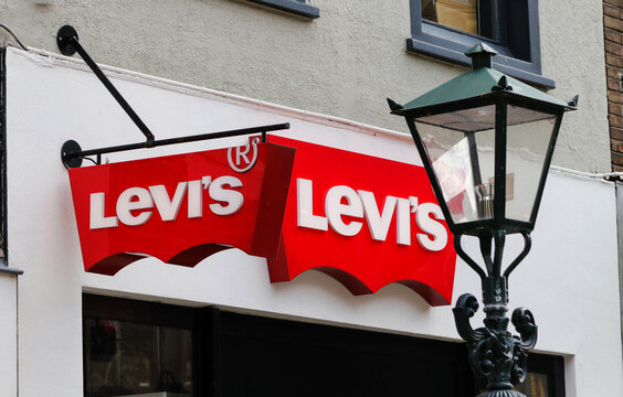 Levi&rsquo;s Store Sign and Traditional Street Lamp in Alkmaar, Netherlands