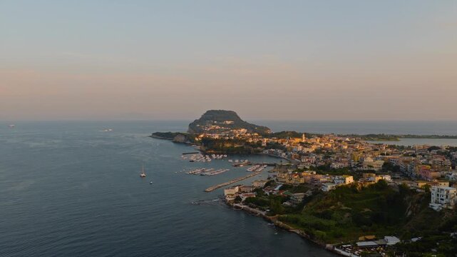 Riprese aeree di Capo Miseno e Punta Pennata, con vista sul Golfo di Bacoli e le isole di Ischia e Procida in lontananza.