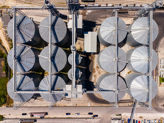 Grain storage facilities seen from above showing circular silos and facility structure © DSMT