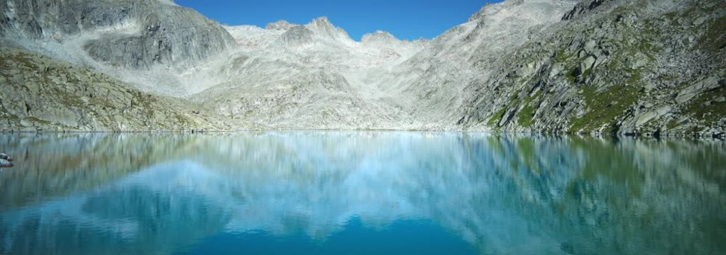 Anamorphic Lens - Fantastic Vedretta glacier lake