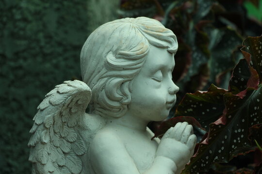 statue of cupid