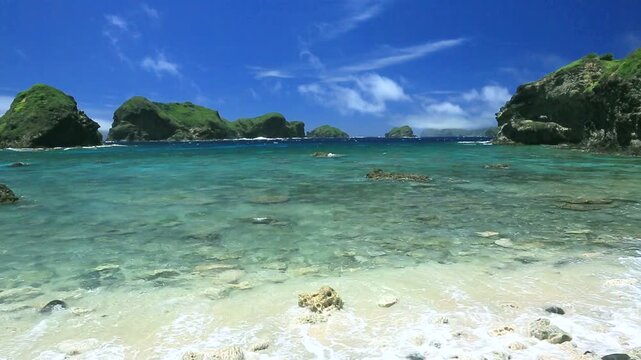 南崎の海岸と鰹鳥島