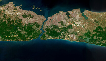 Istanbul Bosphorus shipping route on open data satellite image © M. Jurzyk