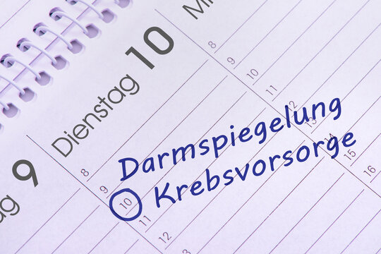 In einem Kalender ist ein Termin vorgemerkt f&uuml;r Darmspiegelung und Krebsvorsorge