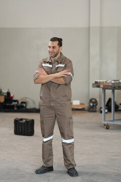 Mechanic workshop uniform worker car garage maintenance repair male technician standing with crossed arm in service area