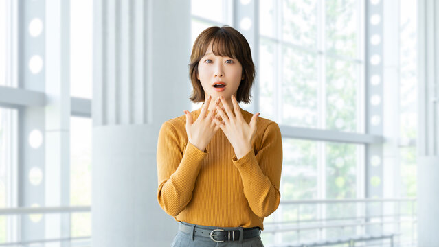 驚く女性・ビジネスウーマン, Surprised Businesswoman