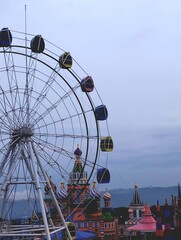 Ferris wheel in the amusement park © Adzani