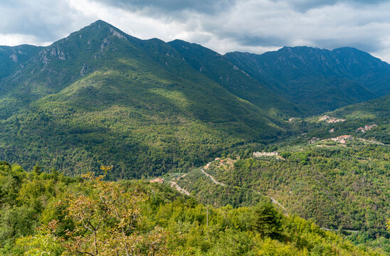 Around Castelvecchio di Rocca Barbena