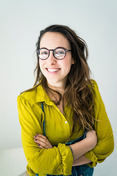 Portrait of smiling young woman wearing glasses