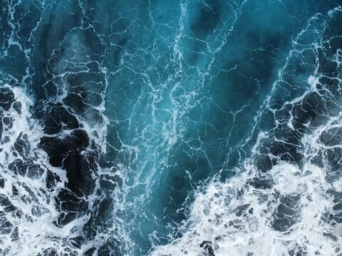 Water gradient of a broken wave