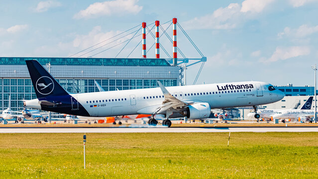 D-AIEH Lufthansa Airbus A321 passenger jet airplane touchdown with smoking tires on a sunny summer day at Munich airport, MUC, Freising, Bavaria, Germany