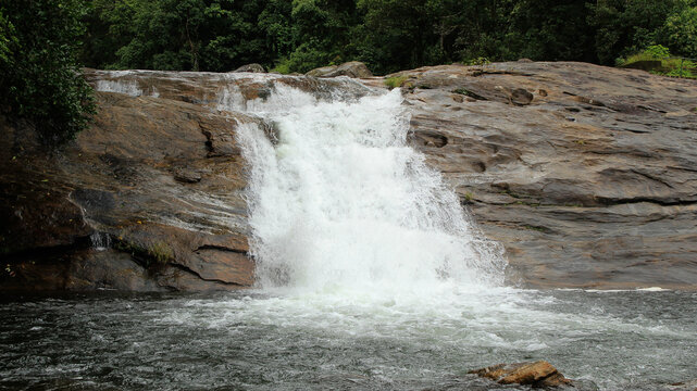Chinna kallar waterfalls, Valparai, Tamil nadu, india