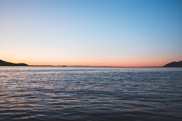 Obraz premium calm Icelandic seascape beneath a soft blue and pink twilight sky