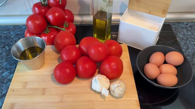 Making salmorejo with fresh ingredients and a touch of creativity