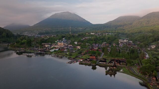 Pura ulun danu beratan temple reflecting in bratan lake