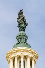 Obraz premium Statue of Freedom Crowning United States Capitol Dome Against Blue Sky In Washington DC Government Landmark