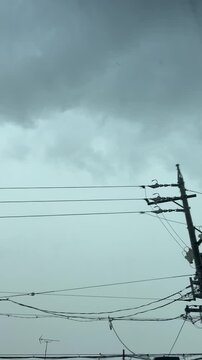 雷雲と電柱