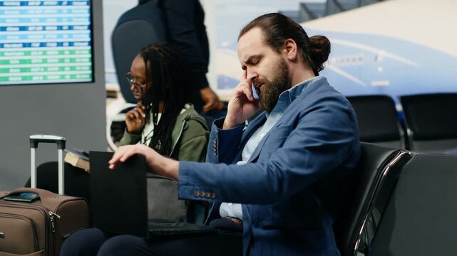 A demotivated businessman suffers a migraine during a work crisis while traveling alone through an airport, showing pain, overload and burnout.